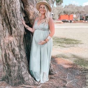 Small 
Mint green maxi
Magnolia boutique 
Worn once 
Bump friendly